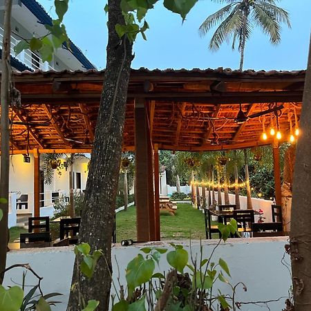 Fourteen Pods By The Sea Hotel Morjim Exterior photo