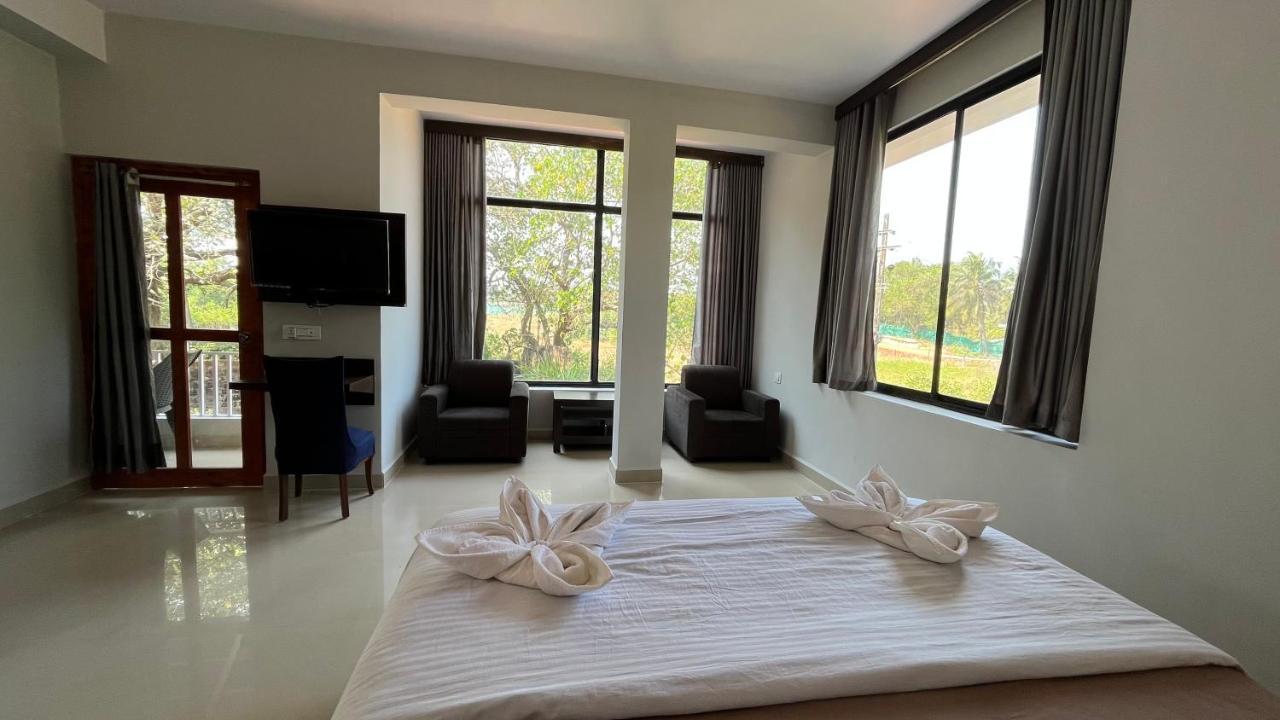 Fourteen Pods By The Sea Hotel Morjim Exterior photo
