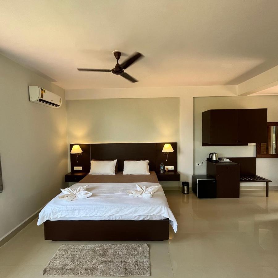Fourteen Pods By The Sea Hotel Morjim Exterior photo