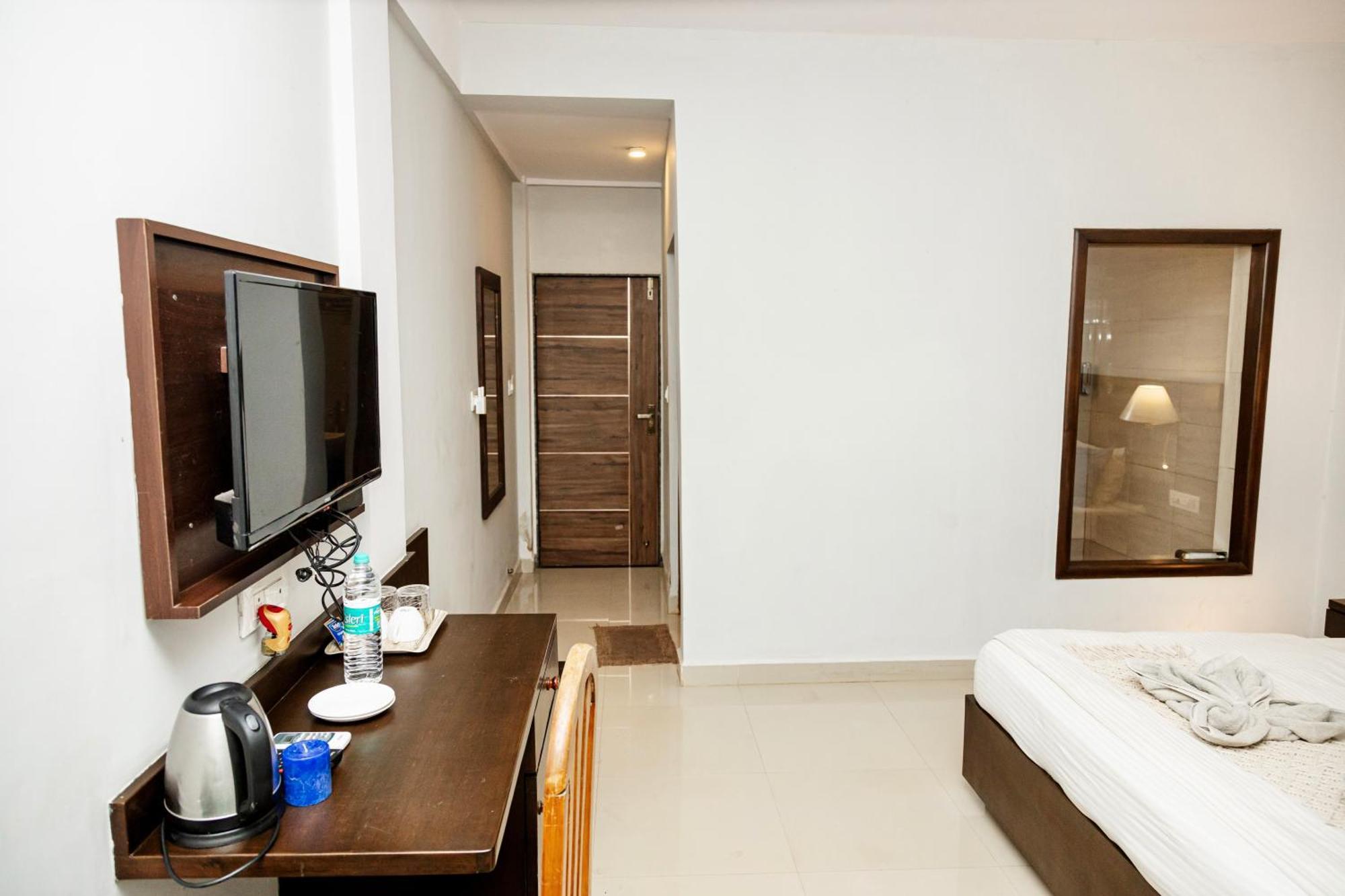Fourteen Pods By The Sea Hotel Morjim Exterior photo
